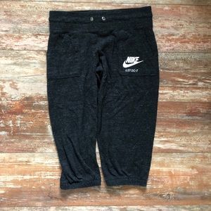 Girls Youth M Nike casual comfy capris